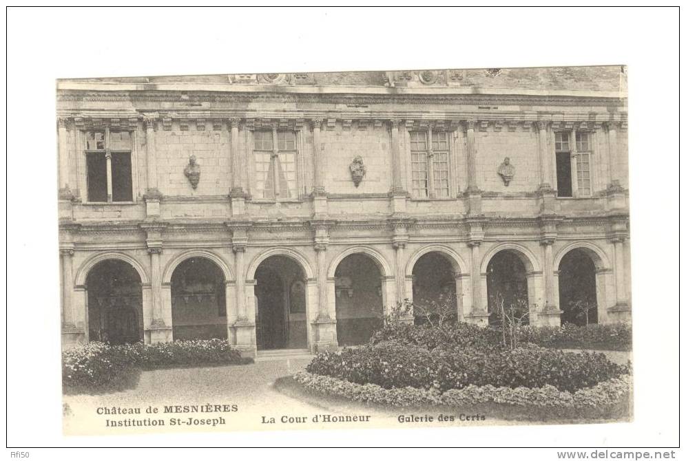 Château De MESNIERES Institution St - Joseph La Cour D´Honneur Galerie Aux Cerf - Mesnières-en-Bray