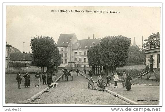CPA 60.-MOUY.-La Place De L'Hôtel De Ville Et La Tannerie.-xcv 212... - Mouy