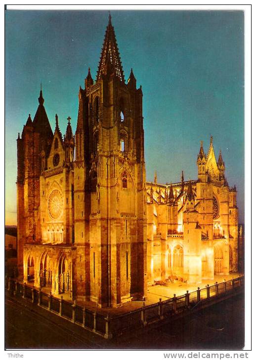 LEON La Catedral, Nocturna - La Cathédrale, Nocturne - León