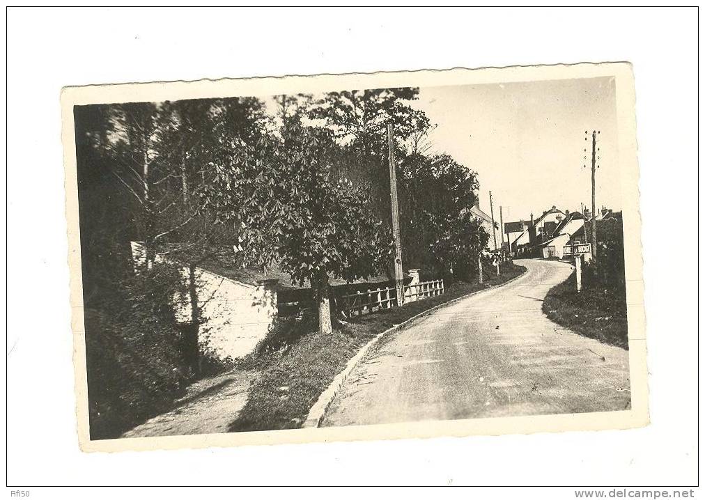 LORREZ - Le - Bocage 77  Les Fontaines Et Le Lavoir Panneau Signalitique "Lorrez Le Bocage " à L'entrée Du Bourg - Lorrez Le Bocage Preaux