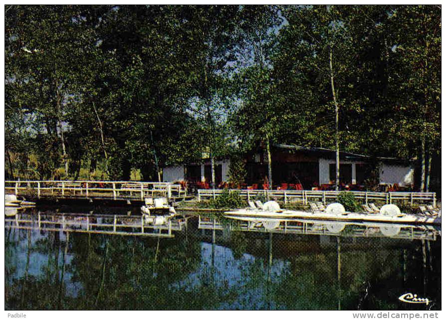 Carte Postale  40. Hagetmau  L'Auberge Des Lacs D'Halco Trés Beau Plan - Hagetmau