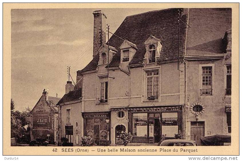 SÉES (Orne).  Une Belle Maison Ancienne / Place Du Parquet  (pm Commerces) - Sees