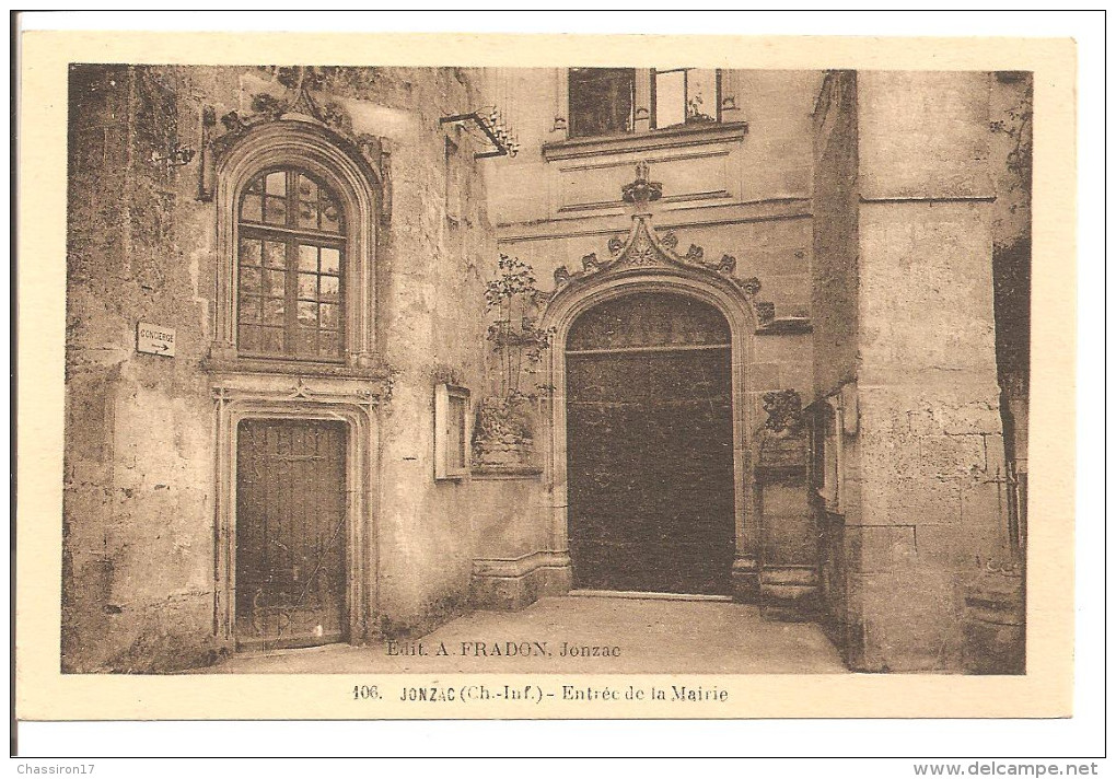 17 -JONZAC- Lot De 3 Cartes -Ancienne Porte De La Ville-fontaine-Hôtel De Ville Et Sous- Préfecture- Entrée De La Mairie - Jonzac