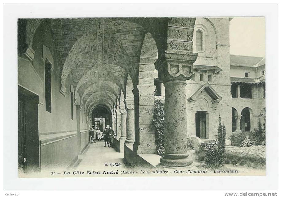 LA COTE SAINT ANDRE - Le Séminaire - Cour D'honneur - Les Couloirs - La Côte-Saint-André