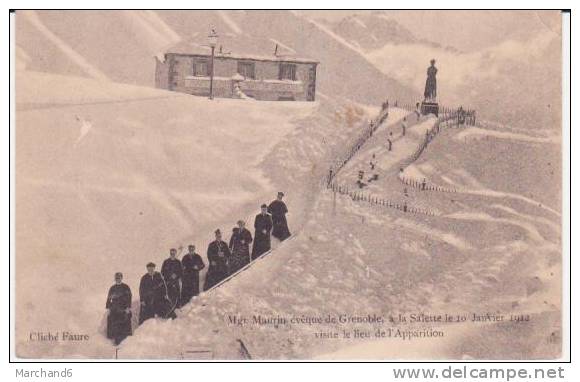 CORPS . LA SALETTE .  Mgr MAURIN EVEQUE DE GRENOBLE A LA SALETTE LE 10 JANVIER 1912 VISITE LE LIEU DE L APPARITION - La Salette