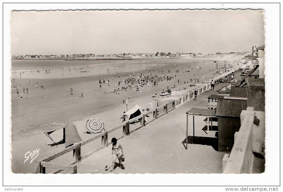 VENDEE / SAINT-GILLES-sur-VIE / LA PLAGE  ( Partie De BEACH-VOLLEY = VOLLEYBALL ) - Volleybal