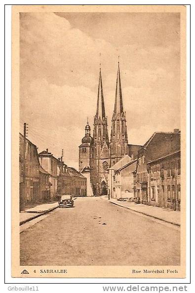 SARRALBE  -    * RUE MARECHAL FOCH *   -   Editeur: C.A.P -- Collection E. WEISSE Papeterie De Sarralbe  / Numéro: 4 - Sarralbe