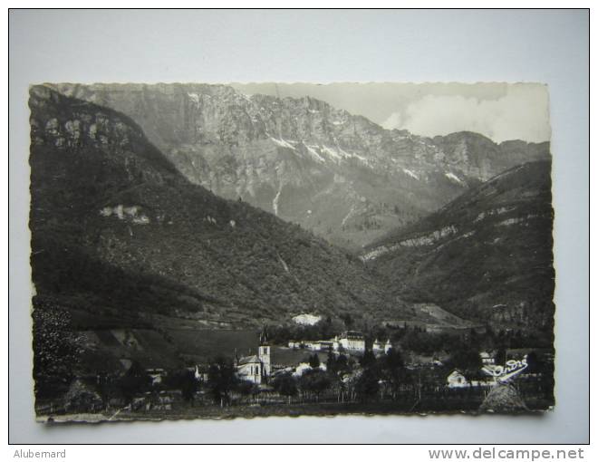 LE TOUVET. Eglise Et Le Chateau Au Fond.c.p.photo 14x9 - Saint-Hilaire-du-Touvet