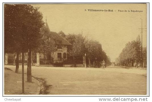 Villeneuve-le-Roi - Place De La République    -  9 - Villeneuve Le Roi