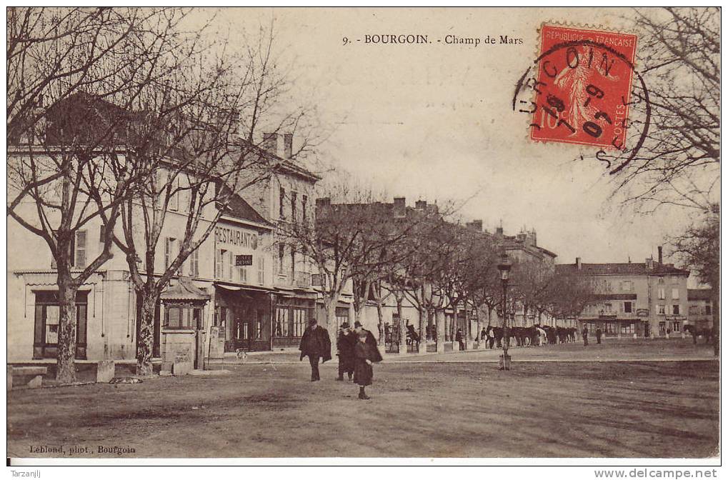 CPA De Bourgoin (Isère 38):  Champ De Mars. (Chevaux) - Bourgoin