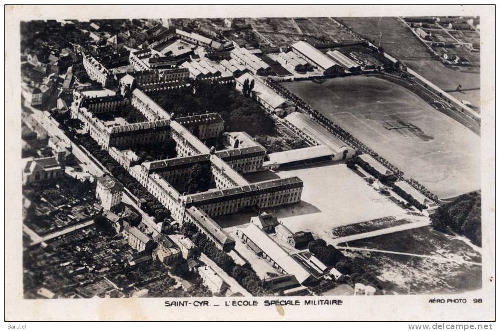 SAINT CYR - L´Ecole Spéciale Militaire - St. Cyr L'Ecole