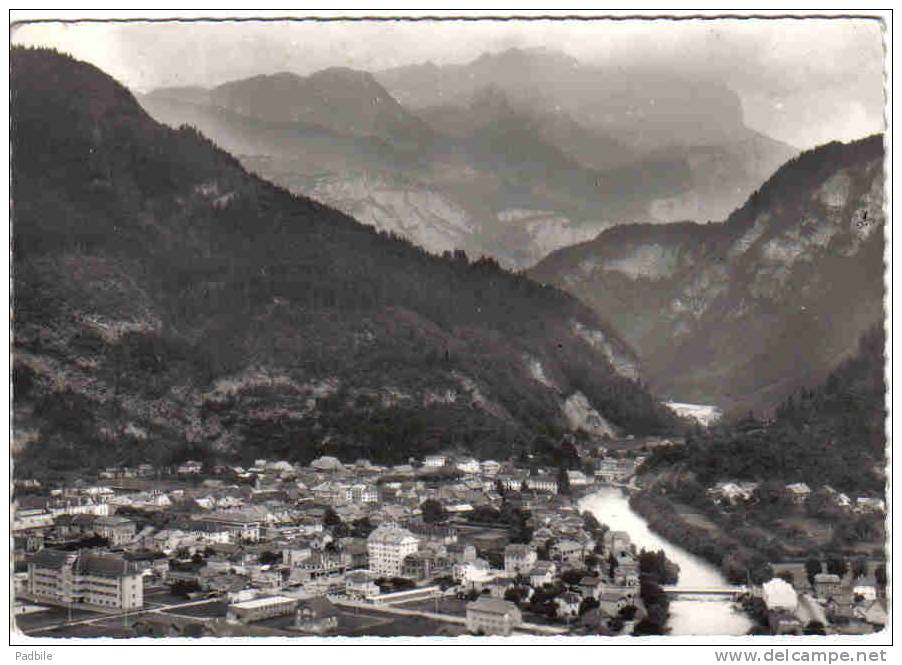 Carte Postale  74. Cluses  Et La Vallée De L'Arve  Vue D'avion Trés Beau Plan - Cluses