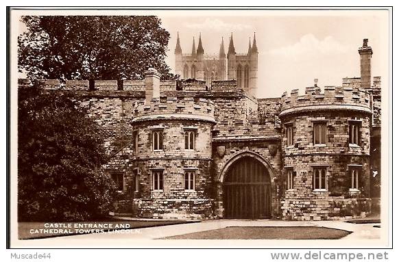 CASTLE ENTRANCE AND CATHEDRAL TOWERS LINCOLN - Other & Unclassified