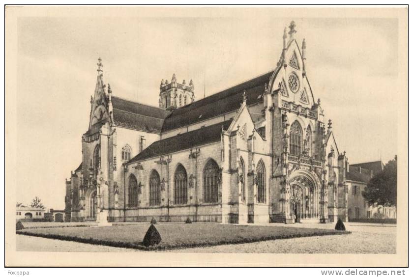 L'église De BROU - Vue Intérieure Et Extérieure - 42 Cartes - Brou - Kirche