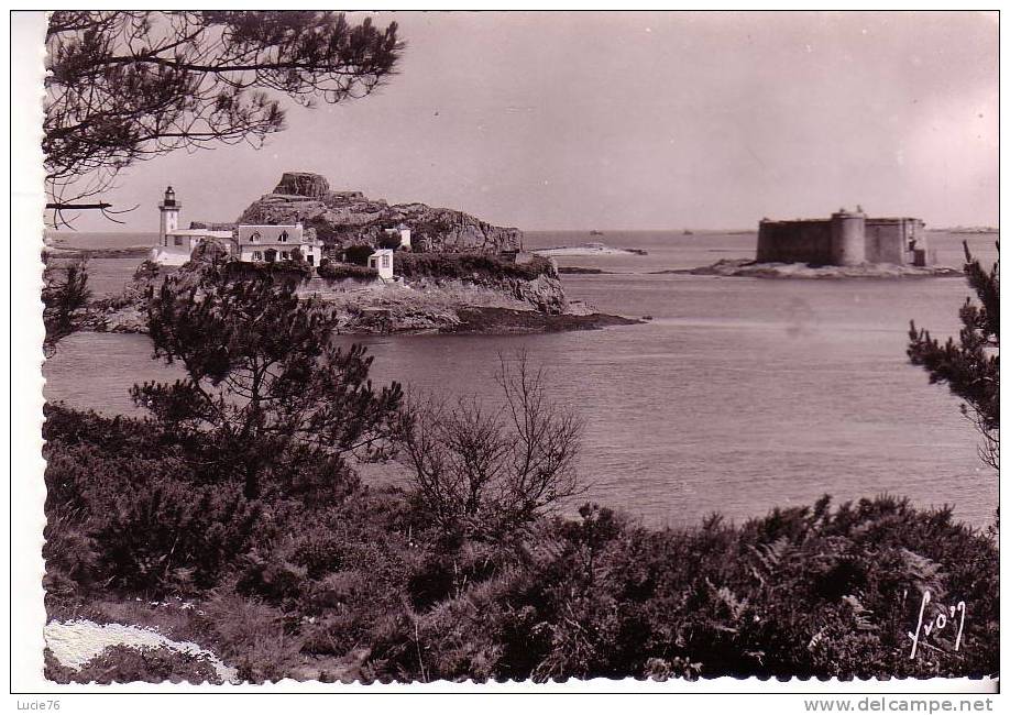 CARANTEC  -  L´Ile LOUET  Et Le Château Du Taureau - N°  IB 2644 - Carantec