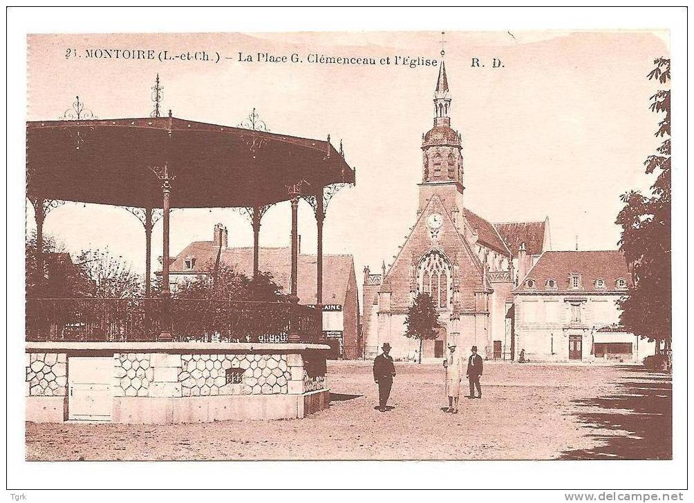 Montoire La Place Georges Clémenceau Et L'église - Montoire-sur-le-Loir