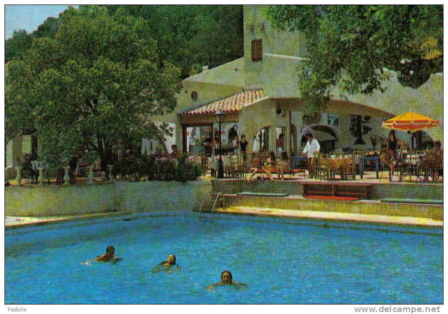 Carte Postale  83. St-Cyr-sur-Mer  "Les Petugues "  La Piscine Trés Beau Plan - Saint-Cyr-sur-Mer