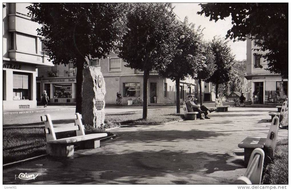 CHARMES: (88) Le Square Maurice Barrés - Charmes