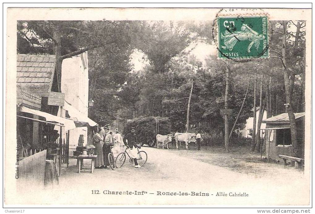 17 - RONCE-les- BAINS  -Allée Gabrielle -animée : étal, Attelage De 2 Paires De Boeufs Tirant Une Charrette De Foin - La Tremblade