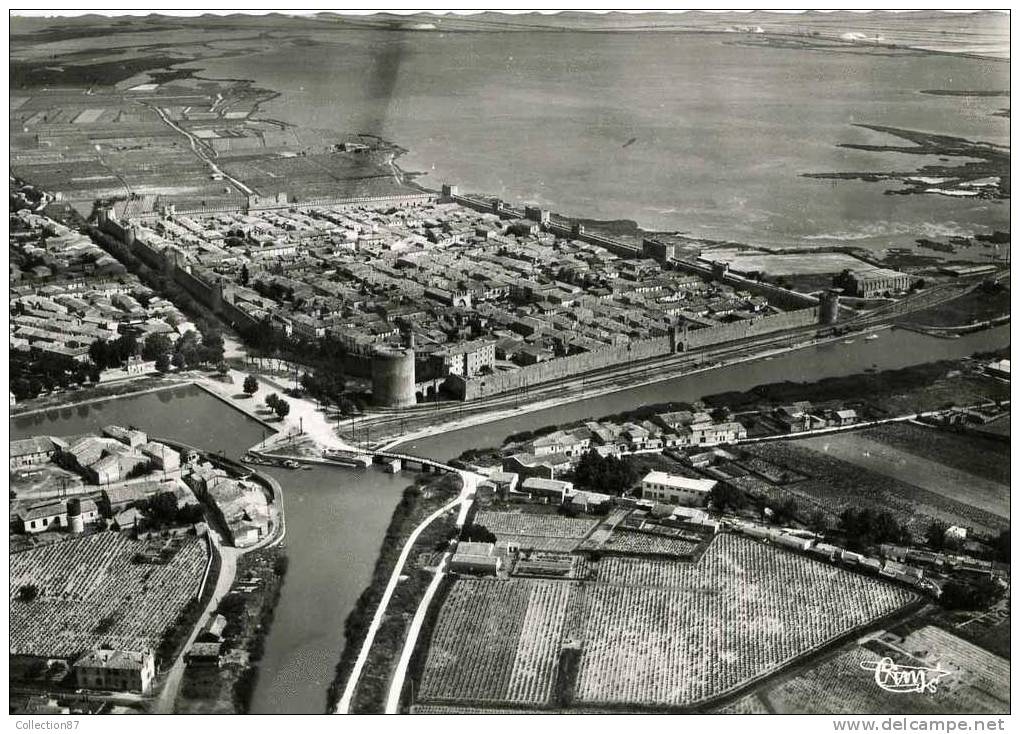 30 - GARD - AIGUES MORTES - LE GRAU Du ROI - BELLE VUE D´ENSEMBLE - LES SALINES Et Le CANAL - Aigues-Mortes