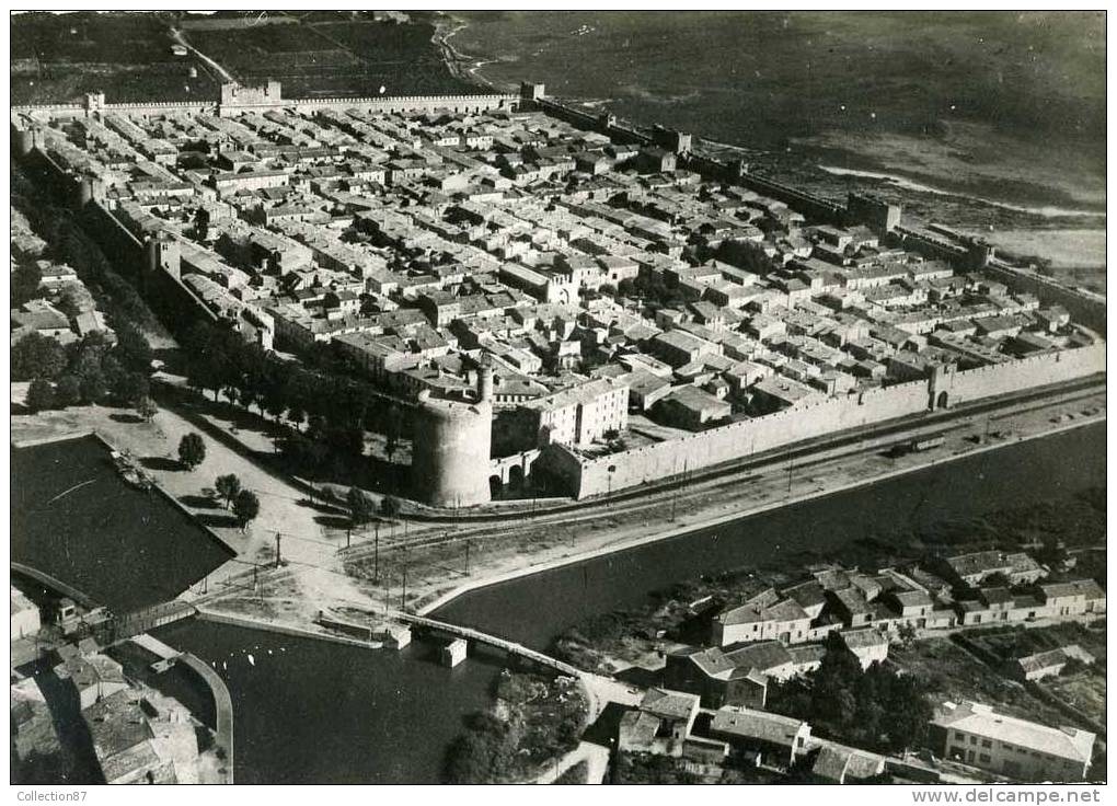 30 - GARD - AIGUES MORTES - LE GRAU Du ROI - BELLE VUE D´ENSEMBLE - LES SALINES Et Le CANAL - Aigues-Mortes