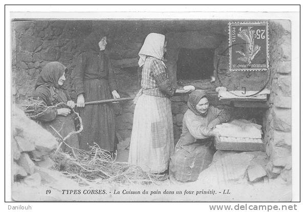 20 // TYPES CORSES / La Cuisson Du Pain Dans Un Four Primitif, LL 19 / TRES ANIMEE - Corse