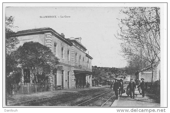 30 // SAINT AMBROIX, La Gare, Vue Intérieure ANIMEE - Saint-Ambroix