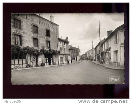 26074 Gencay La Patte D'oie à L'arrivée De Civray édit.combier N ° 110  Hotel Boucherie Droguerie   Belle Cpsm - Gencay