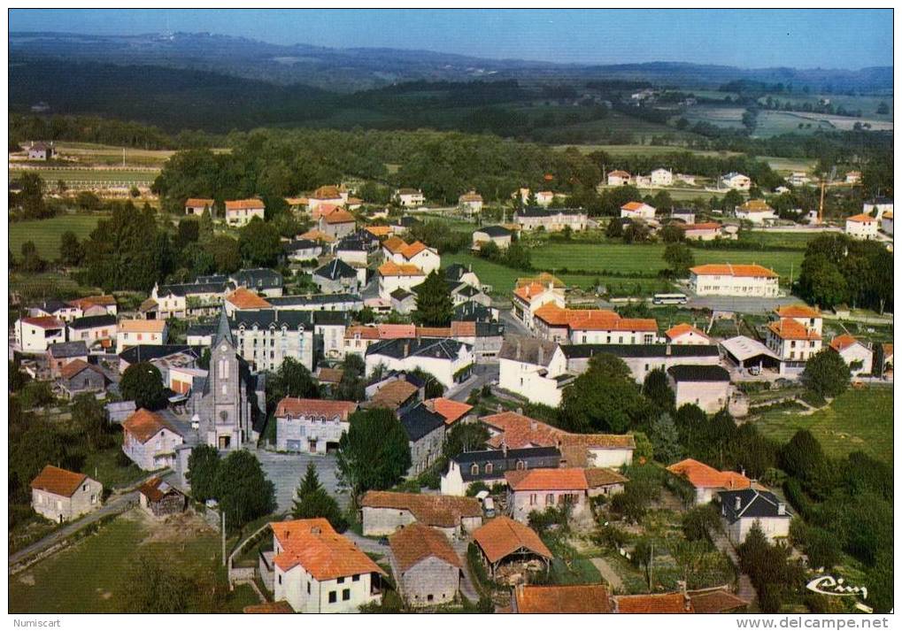 SUPERBE CPM...DE ...LATRONQUIERE...AVEC UNE BELLE VUE AERIENNE..SUR LE BOURG - Latronquiere