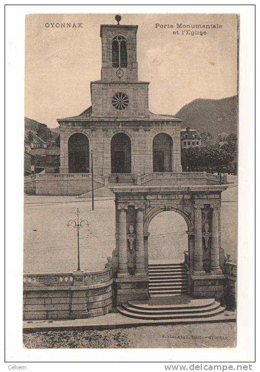 OYONNAX 01 PORTE MONUMENTALE ET L'EGLISE AIN - Oyonnax