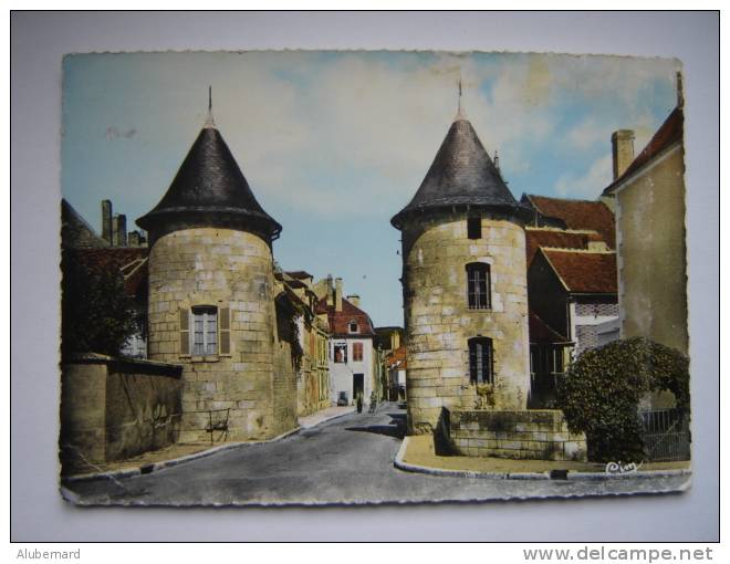 Chablis , Porte Noel . C.p.photo 15x10. - Chablis