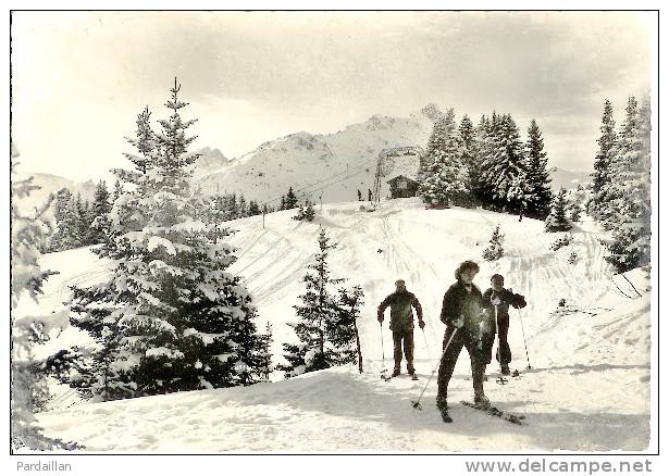 74. LES CONTAMINES. LE DEPART DES PISTES DE MONTJOIE. BEAU PLAN. SKIEURS. - Les Contamines-Montjoie