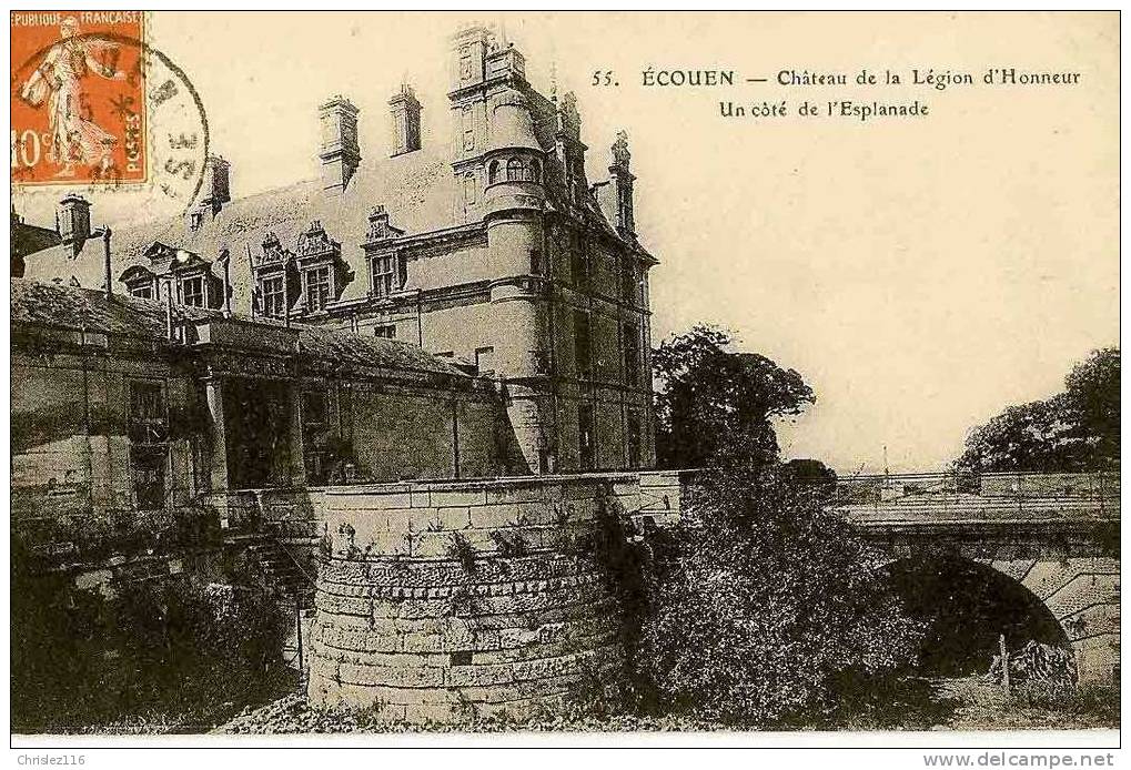 95 ECOUEN Château De La Légion D'honneur Un Coté De L'esplanade - Ecouen