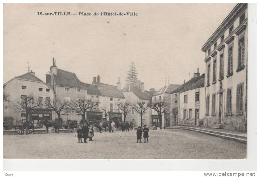 21.225/ IS SUR TILLE - Place De L'Hôtel De Ville - Is Sur Tille