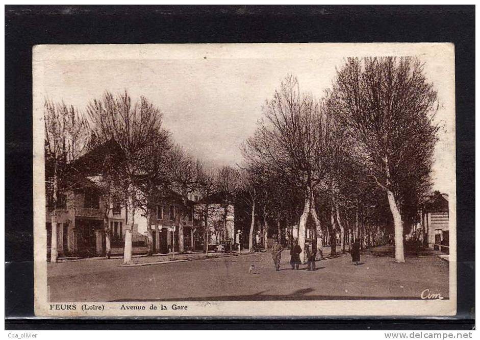 42 FEURS Avenue De La Gare, Animée, Pompe à Essence Azur, Ed CIM, 194? - Feurs