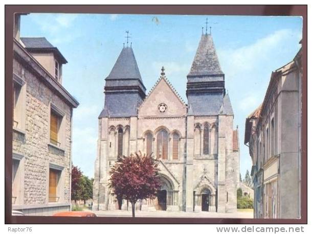 CPM GOURNAY EN BRAY La Collégiale St Hildevert, Ses Portails  Gothiques - Gournay-en-Bray
