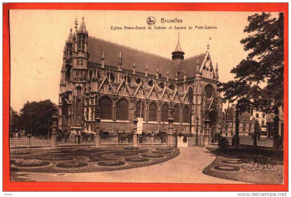 * Brussel - Bruxelles - Brussels * (Nels, Papeterie Métropole) église Notre Dame Du Sablon Et Square Du Petit Sablon - Pubs, Hotels, Restaurants