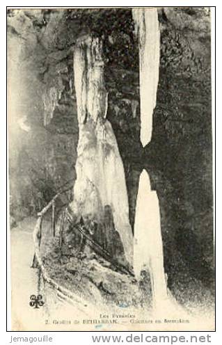 BETHARRAM 64 - Grottes - Colonnes En Formation - 12.09.1930 - Lestelle-Bétharram