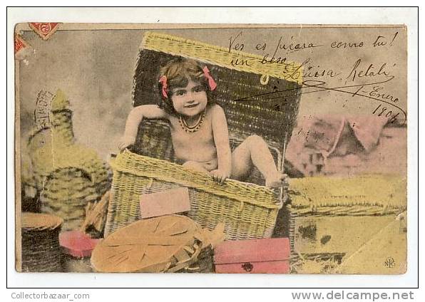 CHILDREN GIRL CAMES INTO BASKET VINTAGE CA 1900 POSTCARD - Otros & Sin Clasificación