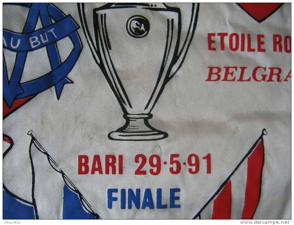 FOOT-BALL GD FANION OLYMPIQUE DE MARSEILLE CHAMPION/ETOILE ROUGE BELGRADE COUPE D4EUROPE BARI 29/05/1991 FINALE - Habillement, Souvenirs & Autres