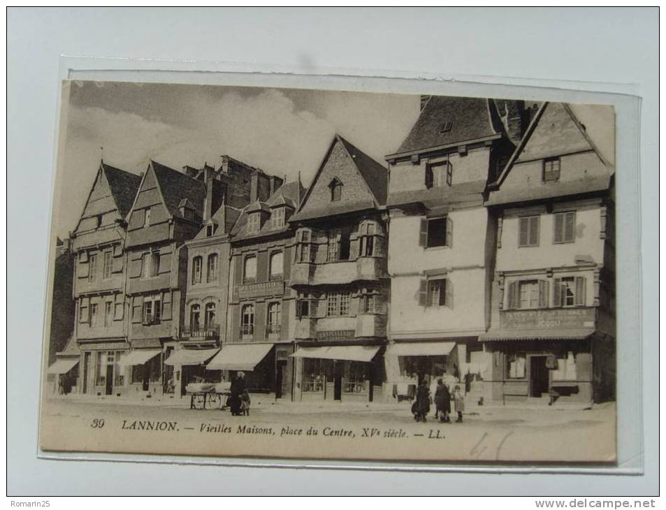 LANNION - VIEILLES MAISONS PLACE DU CENTRE - Lannion