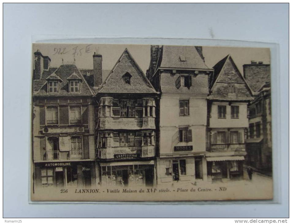 LANNION - VIEILLES MAISONS PLACE DU CENTRE - Lannion