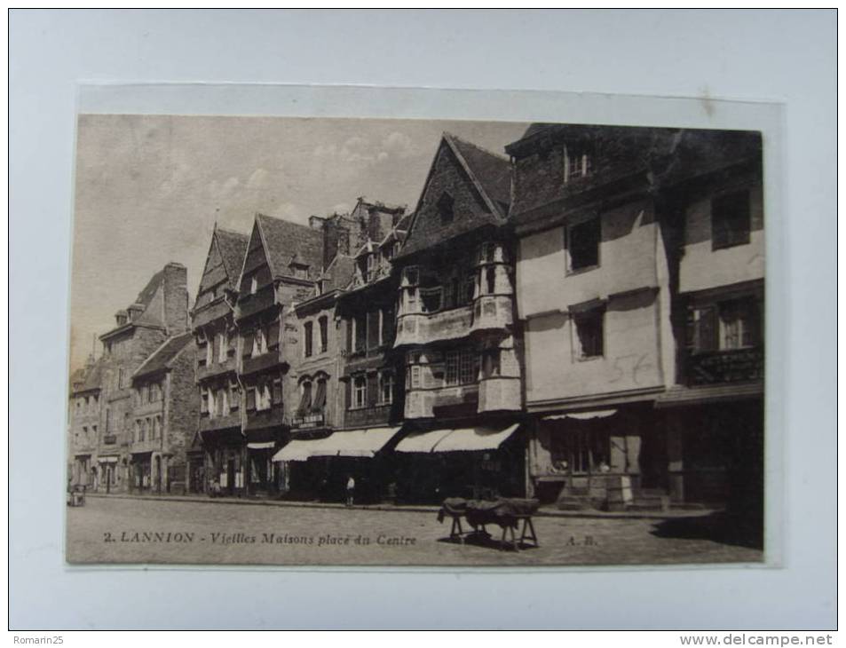 LANNION - VIEILLES MAISONS PLACE DU CENTRE - Lannion