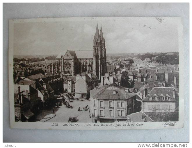 MOULINS - Place Ach. Roche Et église Du Sacré Coeur - Moulins