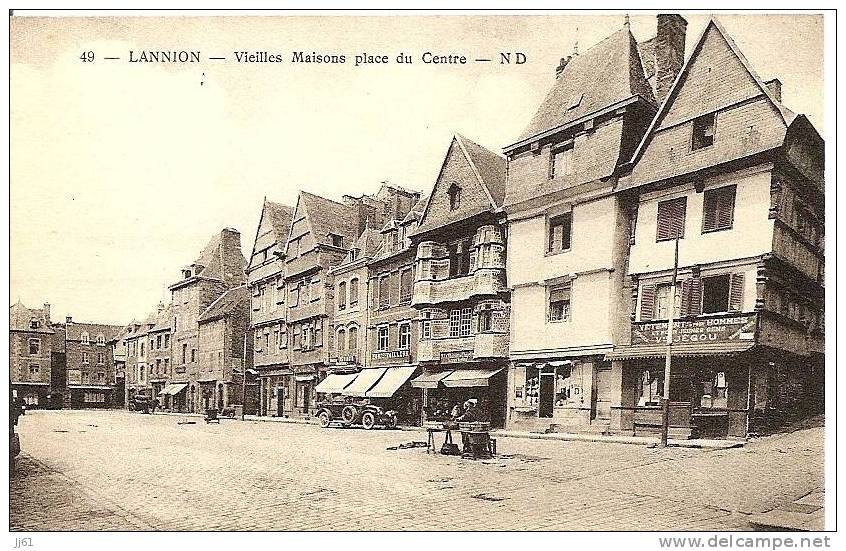 Lannion Vieille Maisons Place Du Centre Cpa BE - Lannion