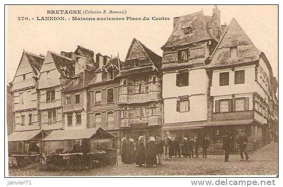 Lannion : Place Du Centre Maisons Anciennes - Lannion