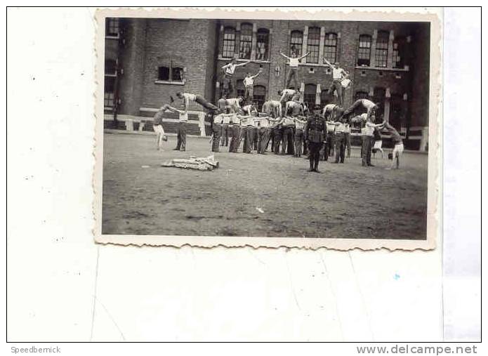 1438 Pyramide De Militaire Gymnaste. 8x5 Cm Acheté En Belgique Sans Doute Année 30 - Guerre, Militaire