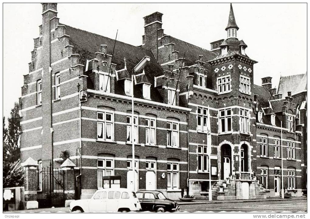 NEERPELT-Gemeentehuis (AUTO's In Straatbeeld) - Neerpelt