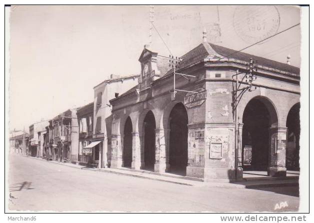 L ARIEGE . LEZAT SUR LEZE . RUE PRINCIPALE ET LA HALLE  ...MODERNE - Lezat Sur Leze