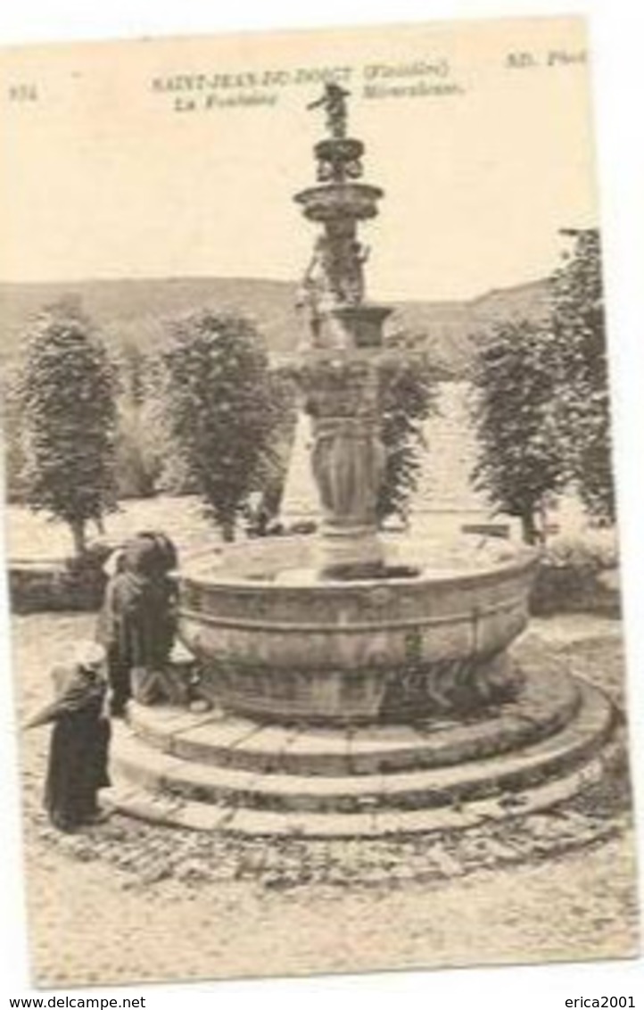 Saint-Jean-du-Doigt . La Fontaine Miraculeuse. - Saint-Jean-du-Doigt